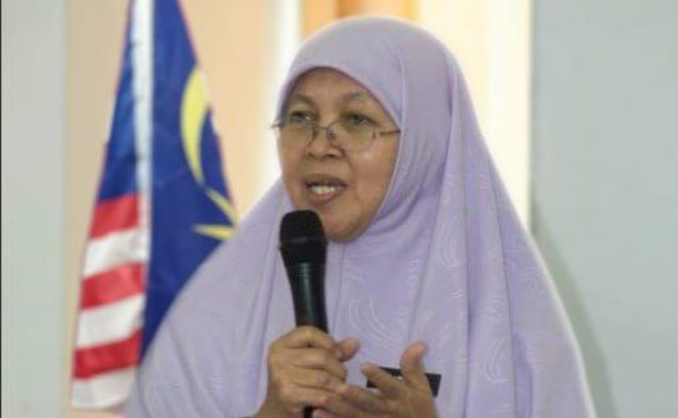 Ketua Wanita BERJASA Johor. Puan Hajah Azizah